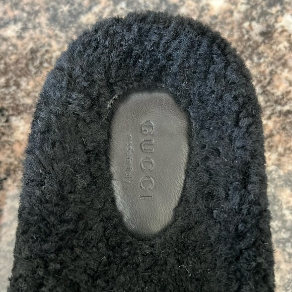 Gucci Interlocking GG Shearling Slides - Picture 13 of 16